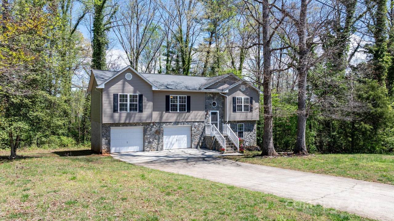 112 Council Oaks Street - Photo 1