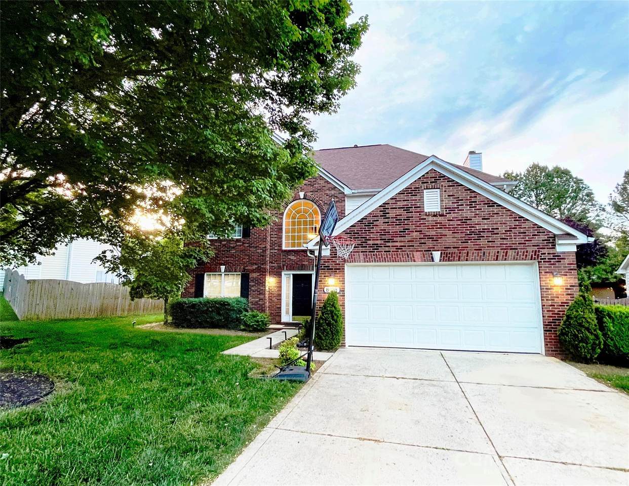 8218 Lynnewood Glen Drive - Photo 1
