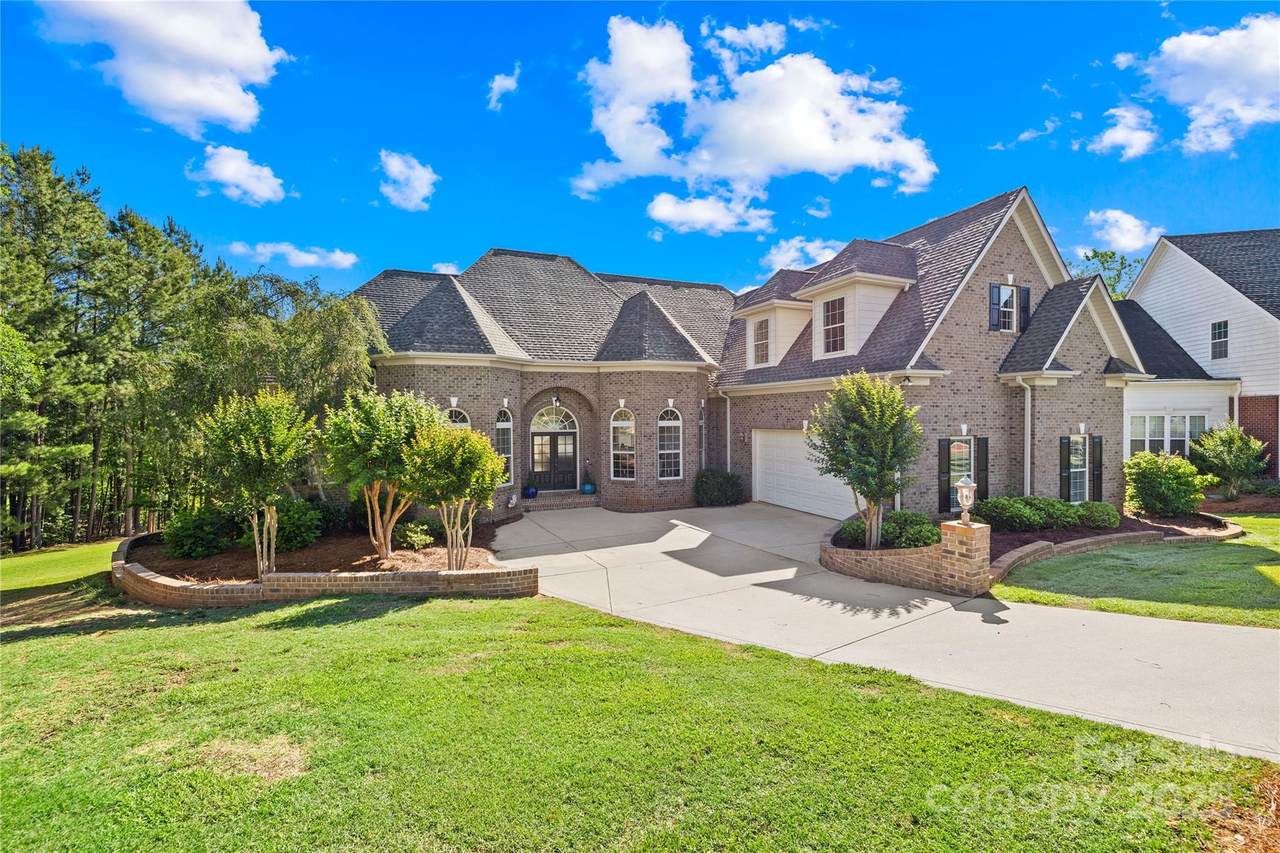 458 Inverness Place - Photo 1