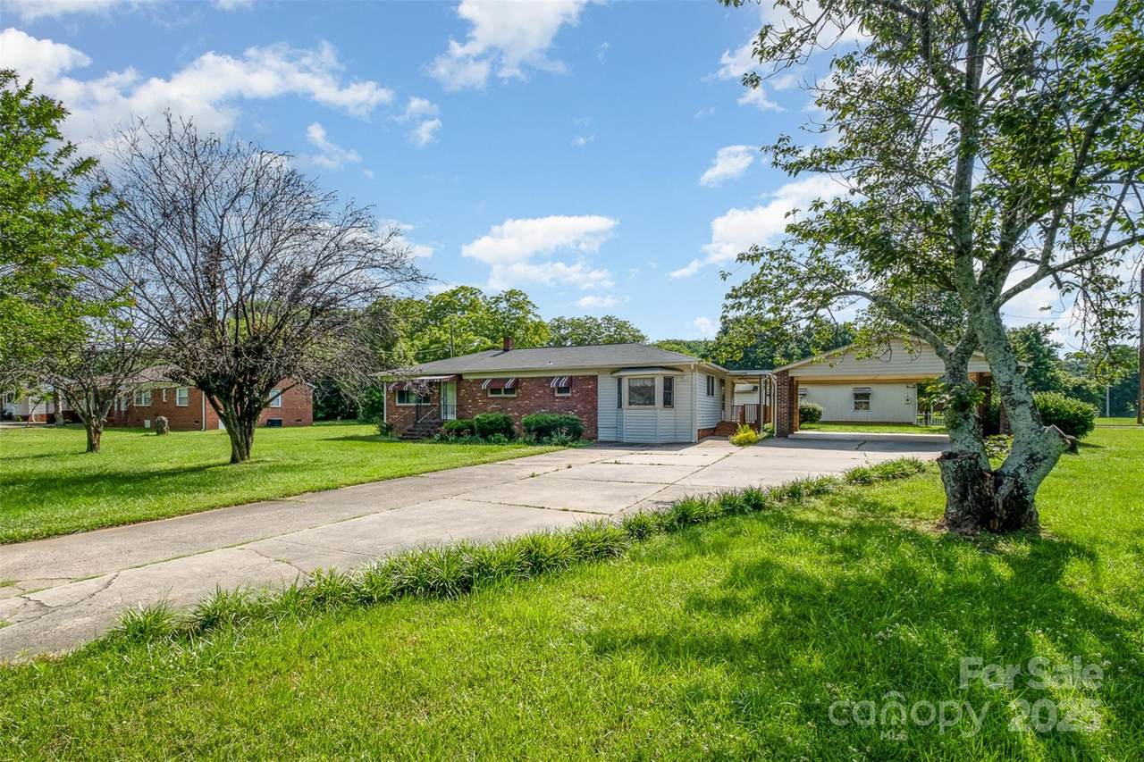 319 Glenhaven Drive - Photo 1