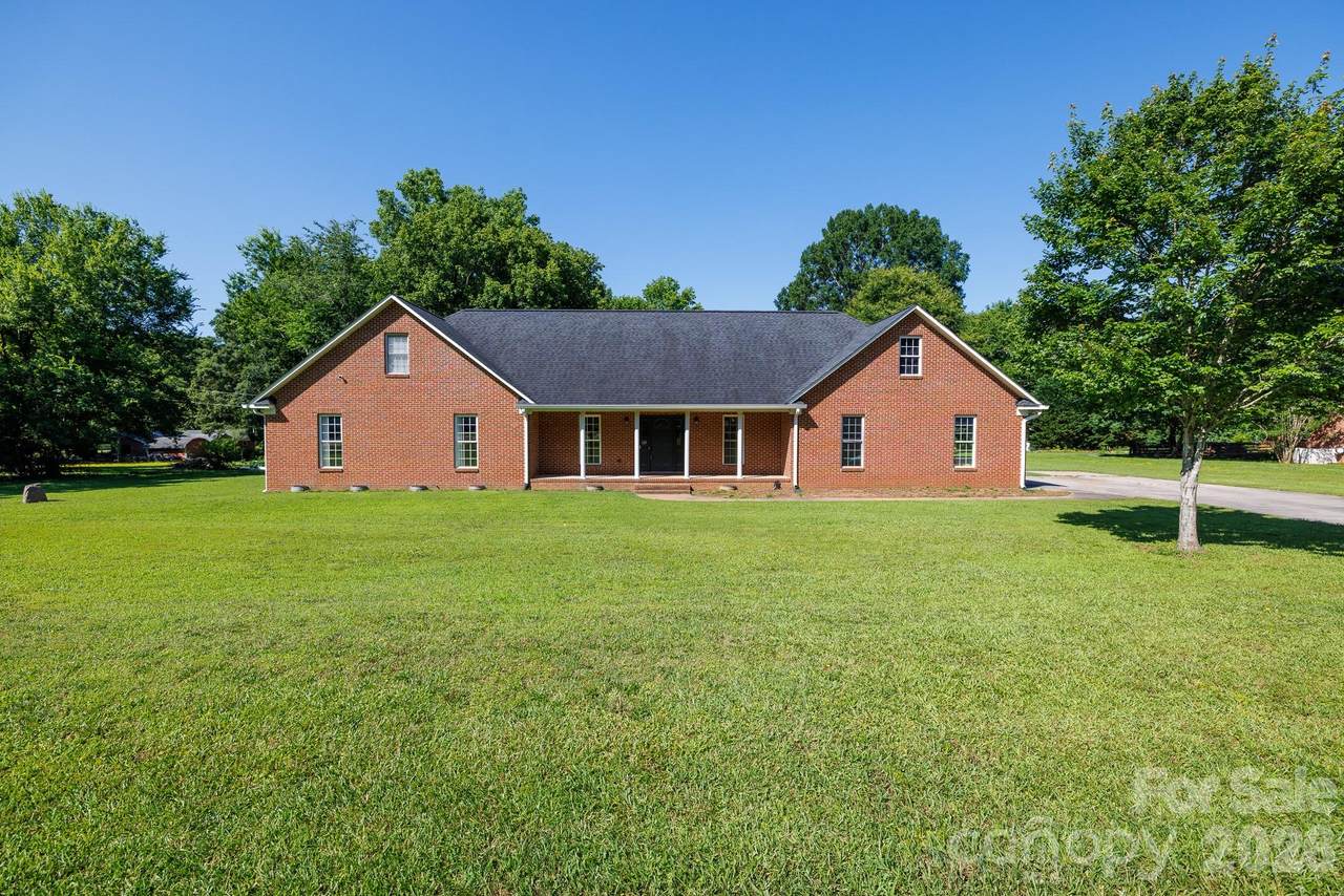 2765 Dogwood Circle - Photo 1