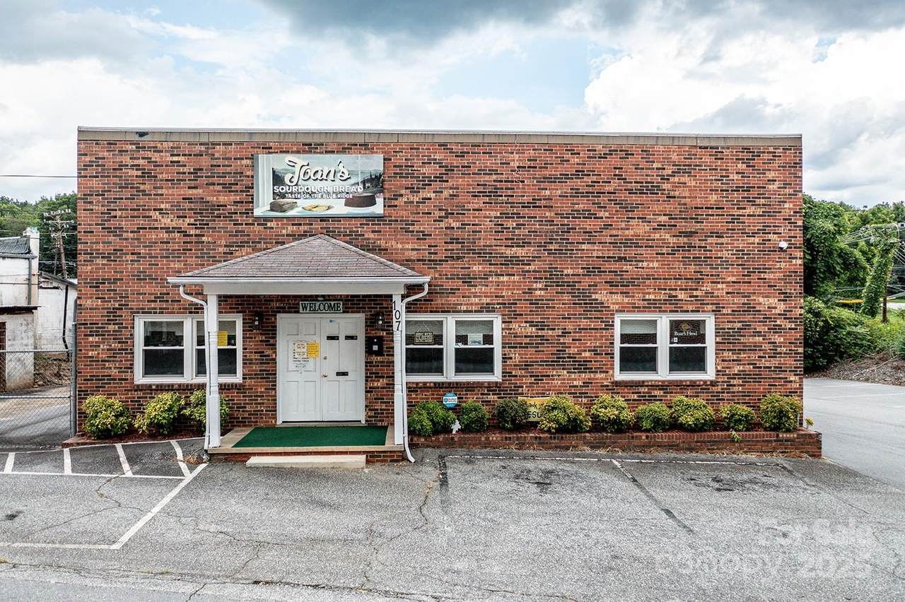 107 Light Street - Photo 1