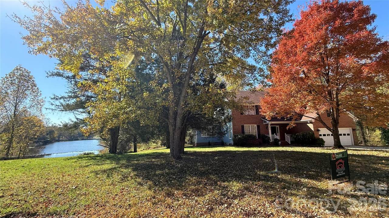 2836 Pickering Road - Photo 1