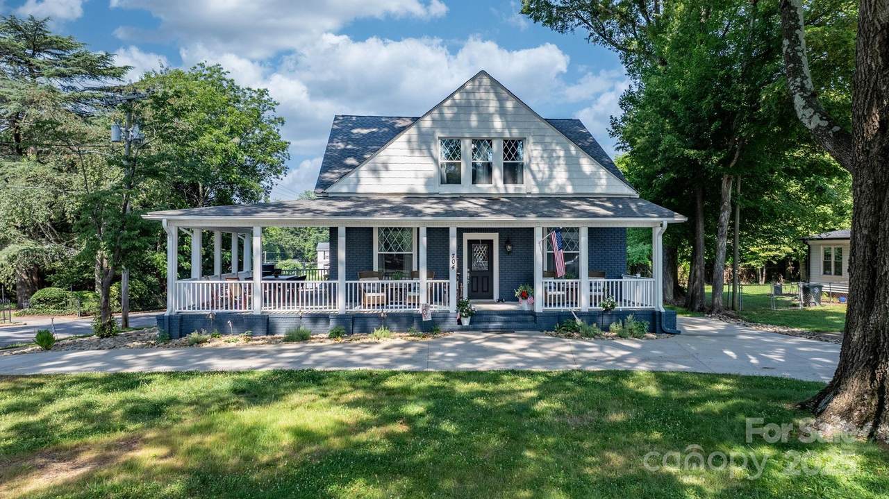 704 Main Avenue - Photo 1