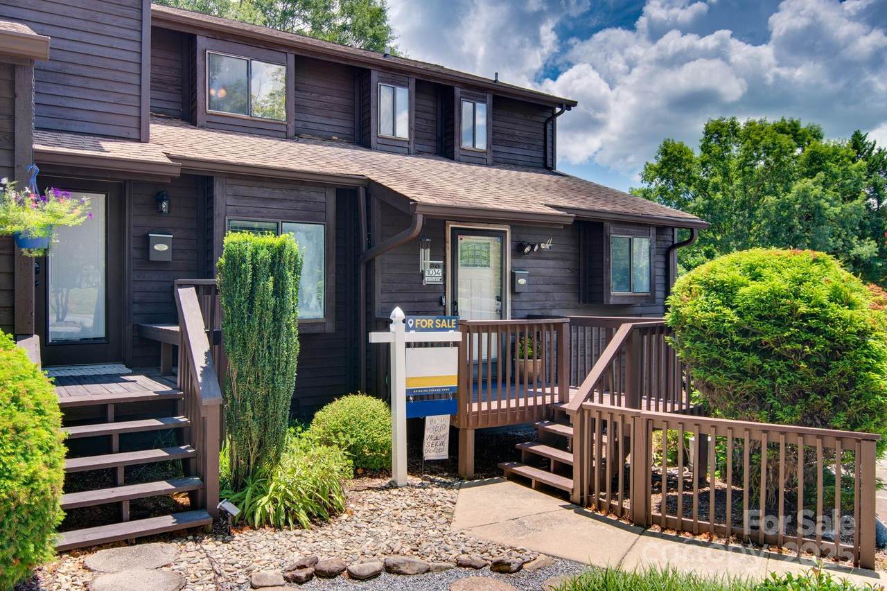 1034 Center Street - Photo 1