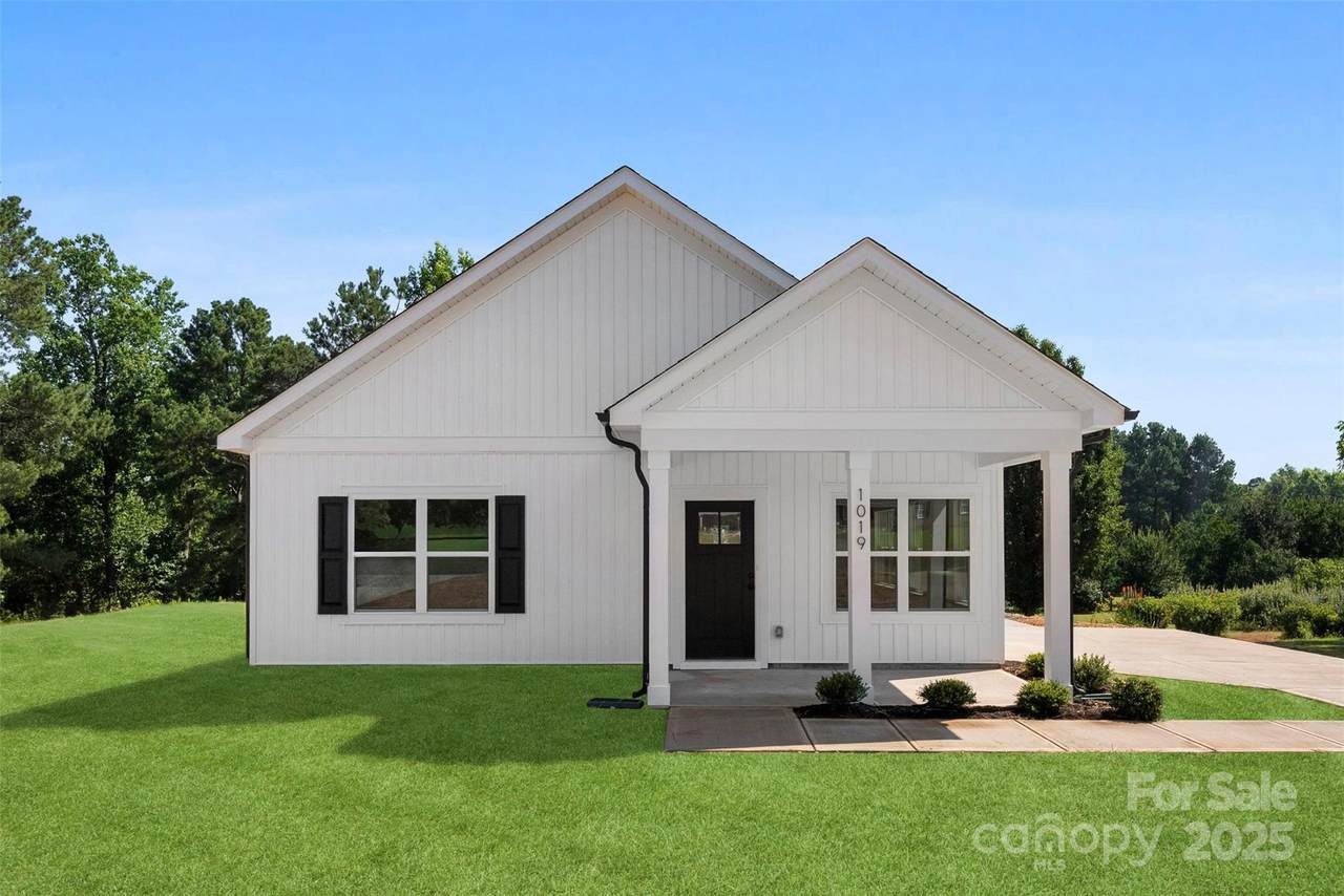 1019 Main Street - Photo 1