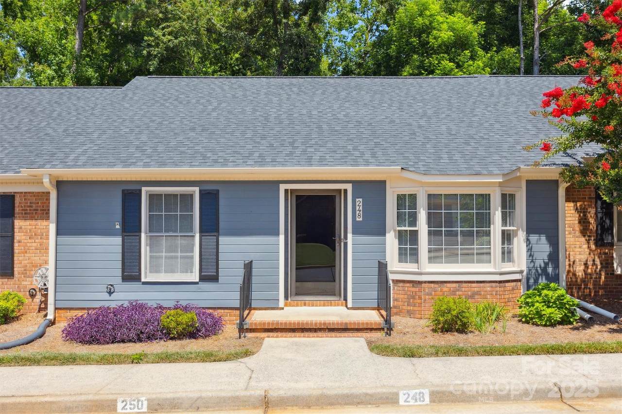 248 Pointe Circle - Photo 1