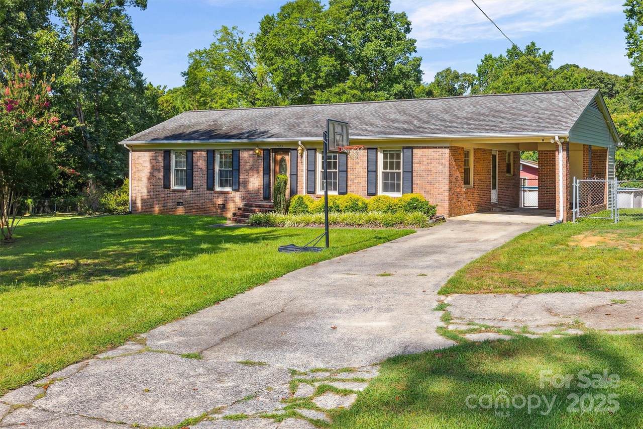 1623 Lakewood Drive - Photo 1