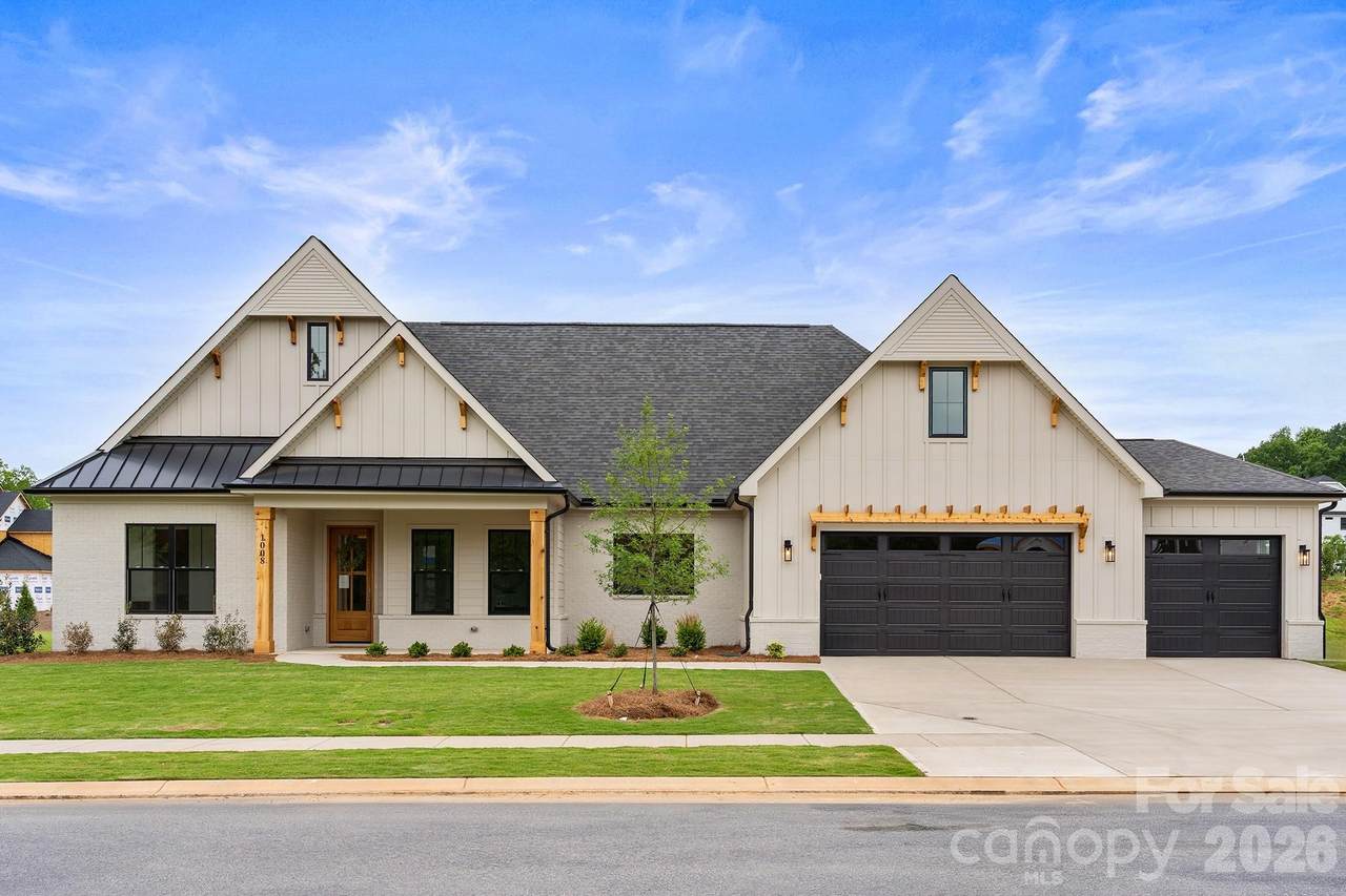 1008 Courtney Lane - Photo 1