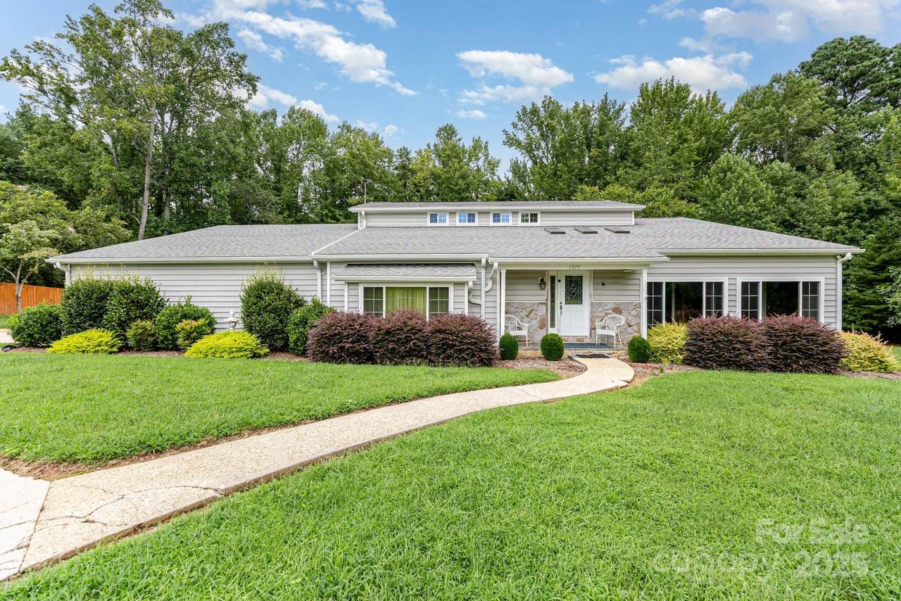 1215 Juniper Street - Photo 1