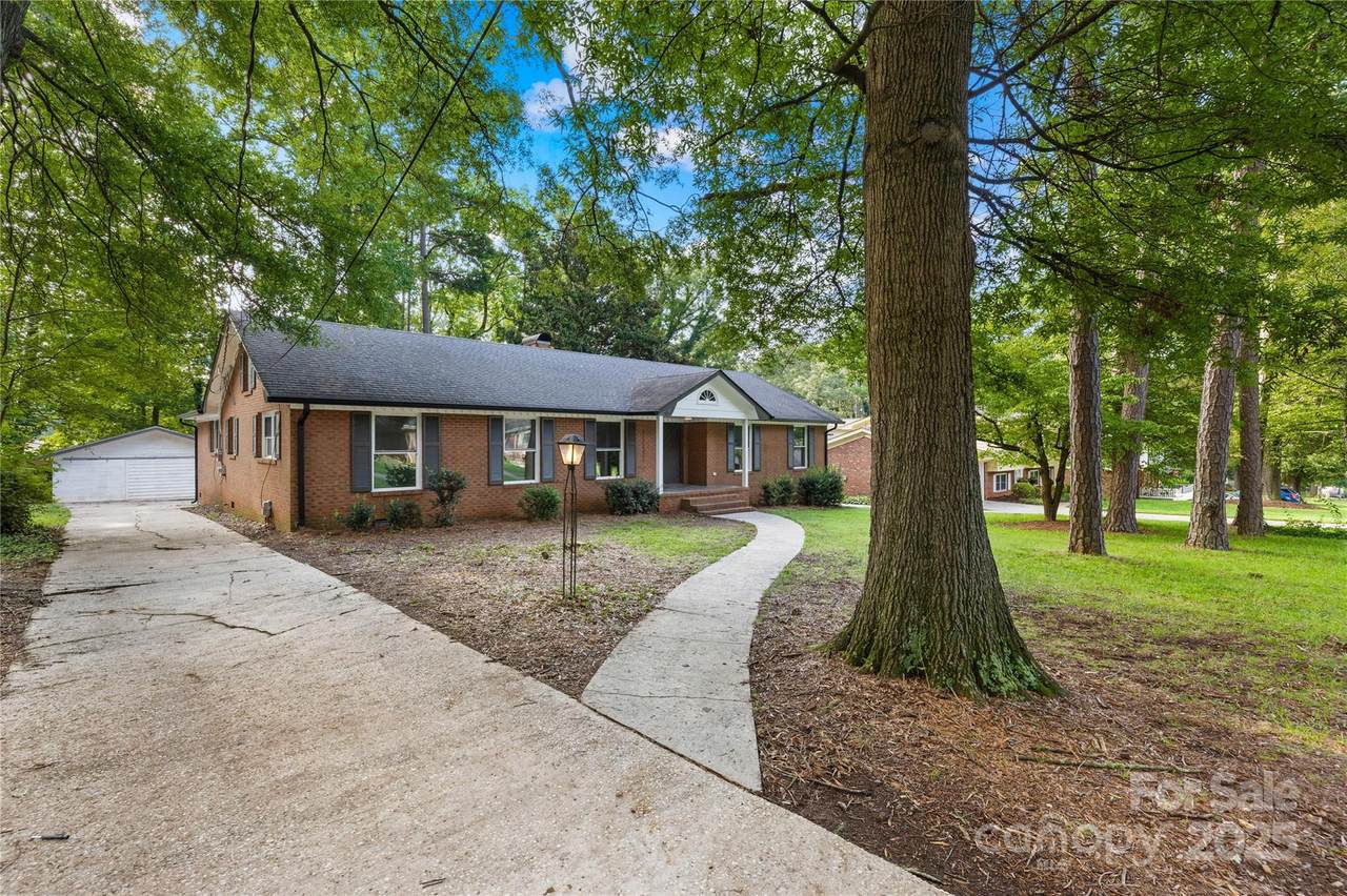 1120 Crestview Avenue - Photo 1