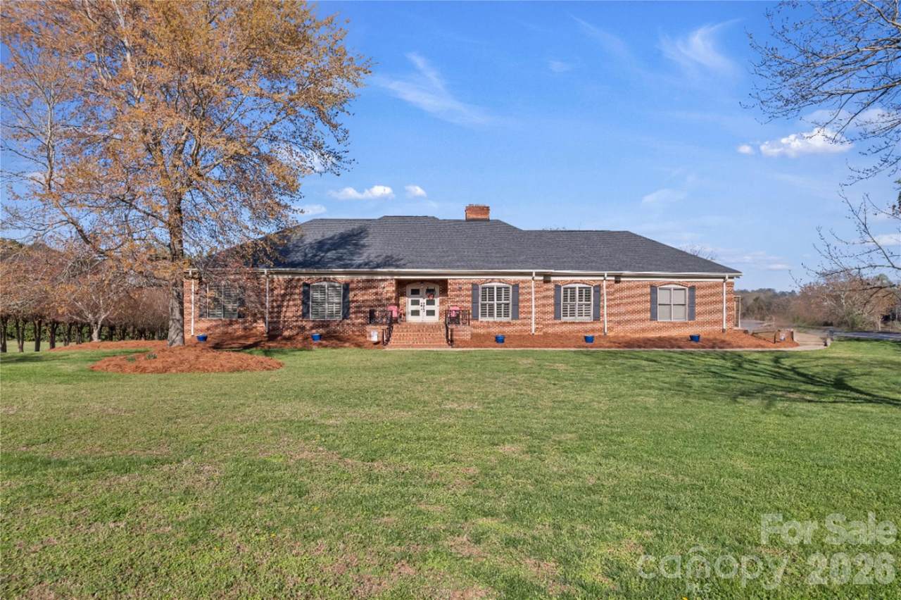 2207 Peninsula Avenue - Photo 1