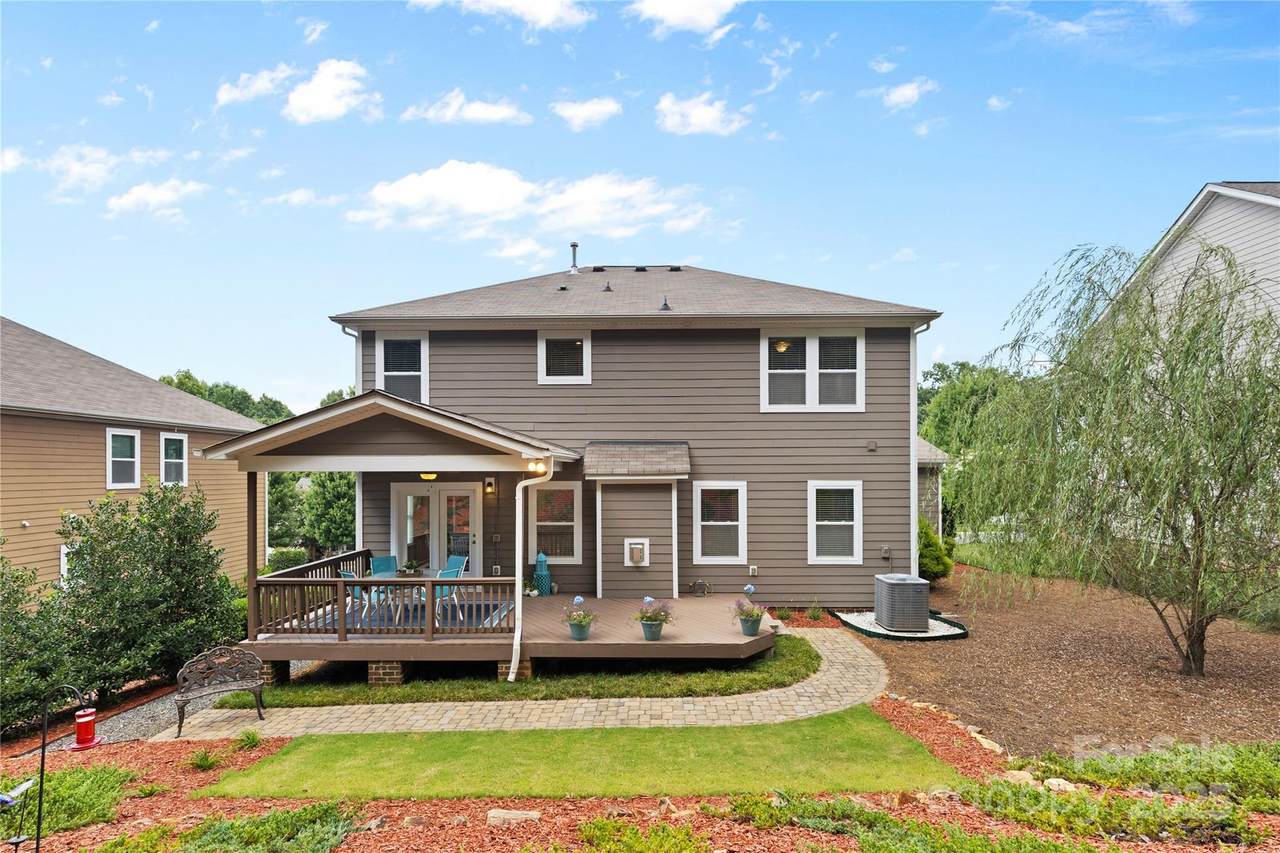 1919 Madeira Circle - Photo 1