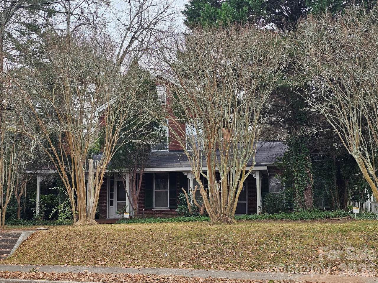 711 Chesterfield Avenue - Photo 1