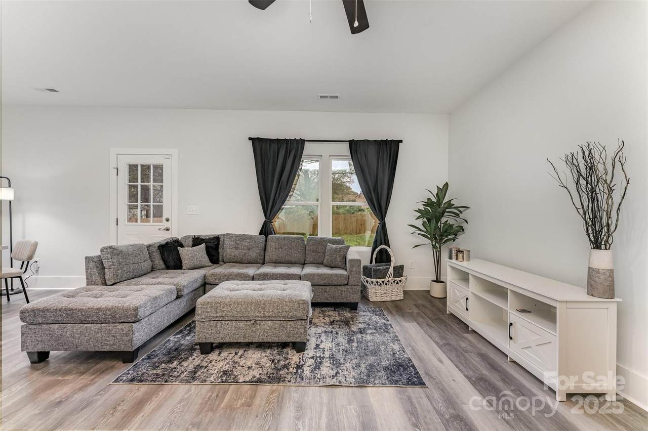 508 Clegg Street - Photo 1