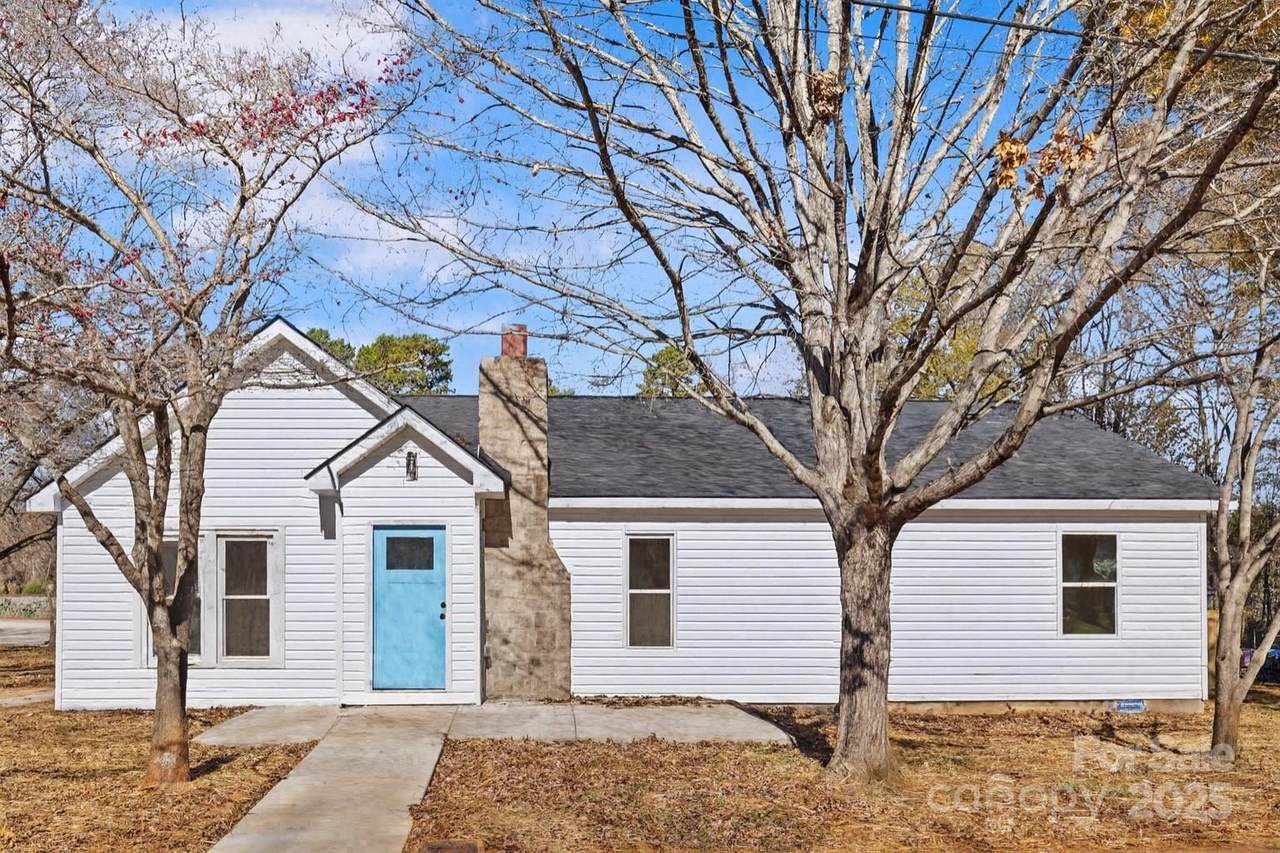 805 Railroad Avenue - Photo 1