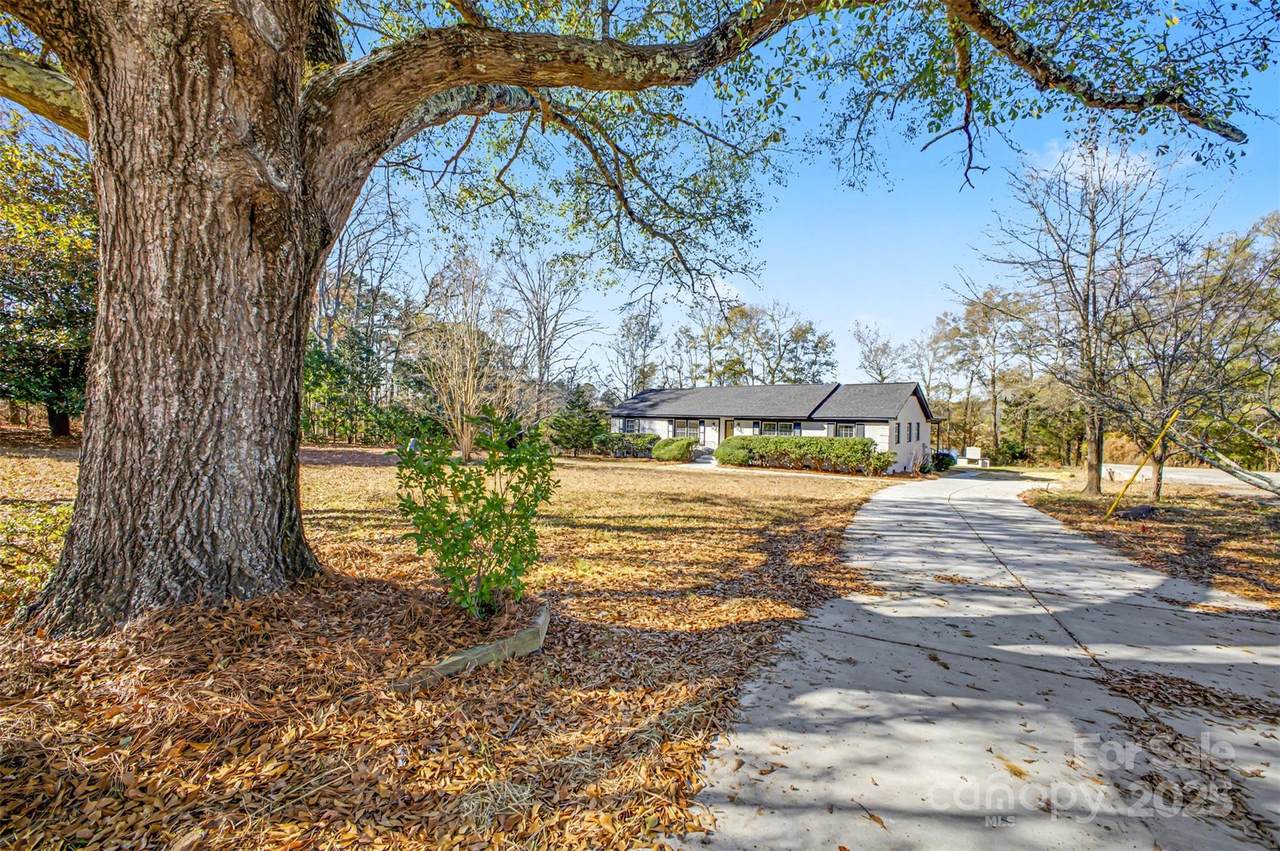 211 Ole Simpson Place - Photo 1