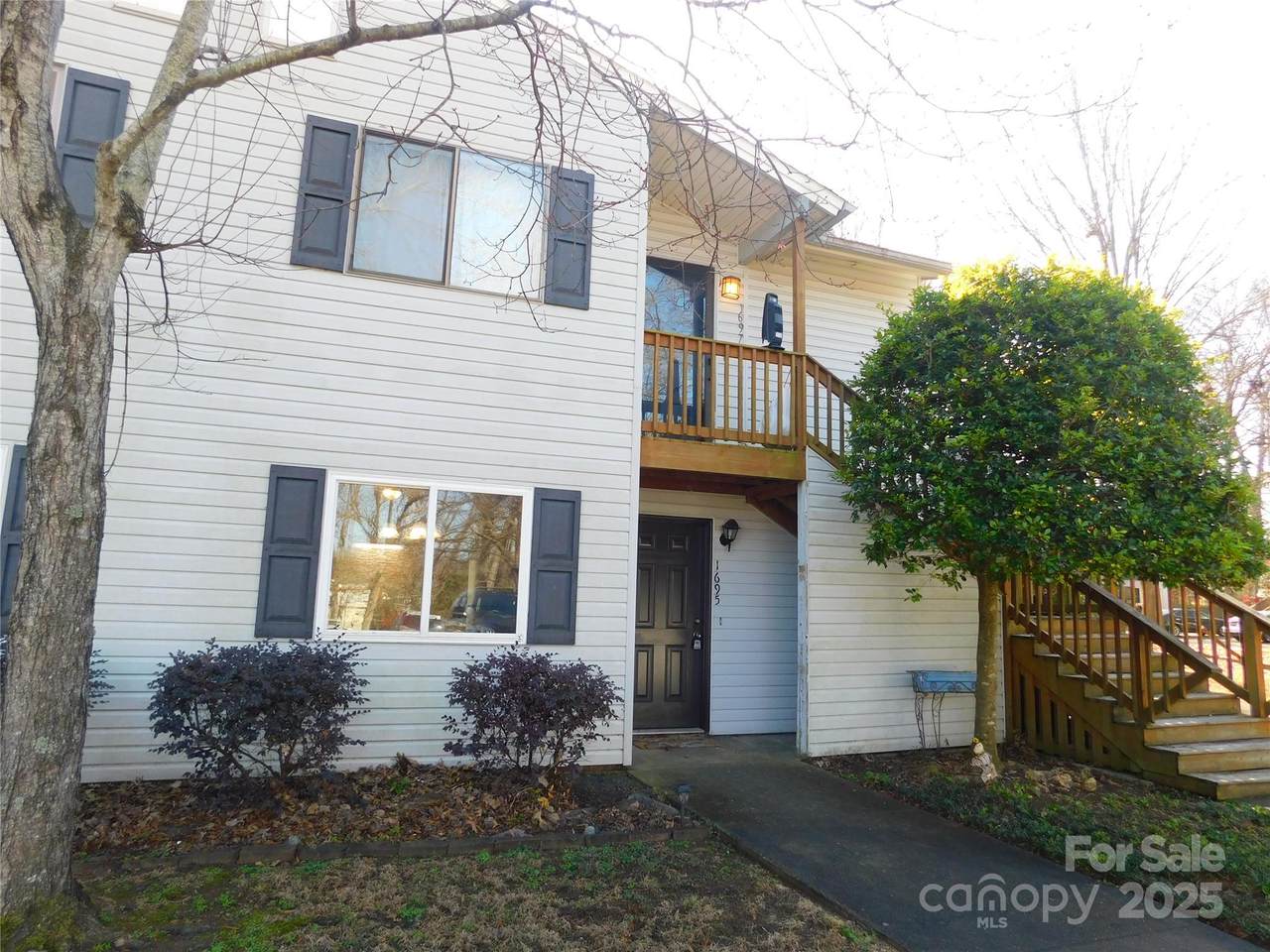 1695 Hunters Trail - Photo 1