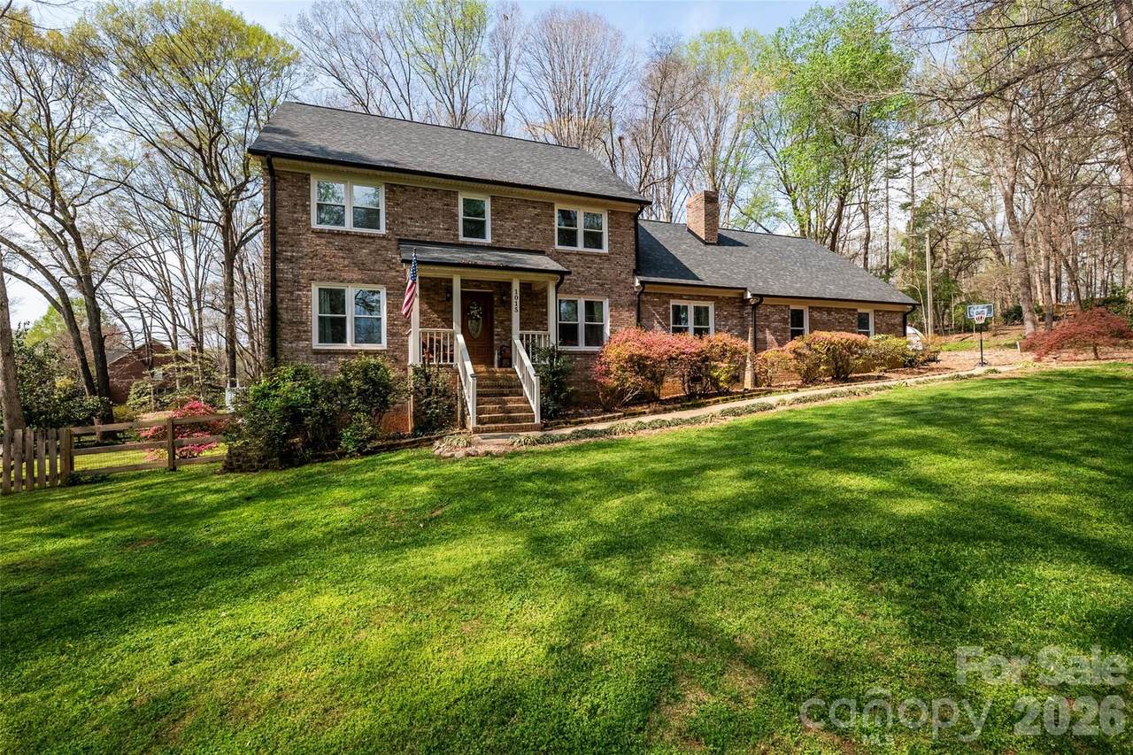 1015 Quail Circle - Photo 1
