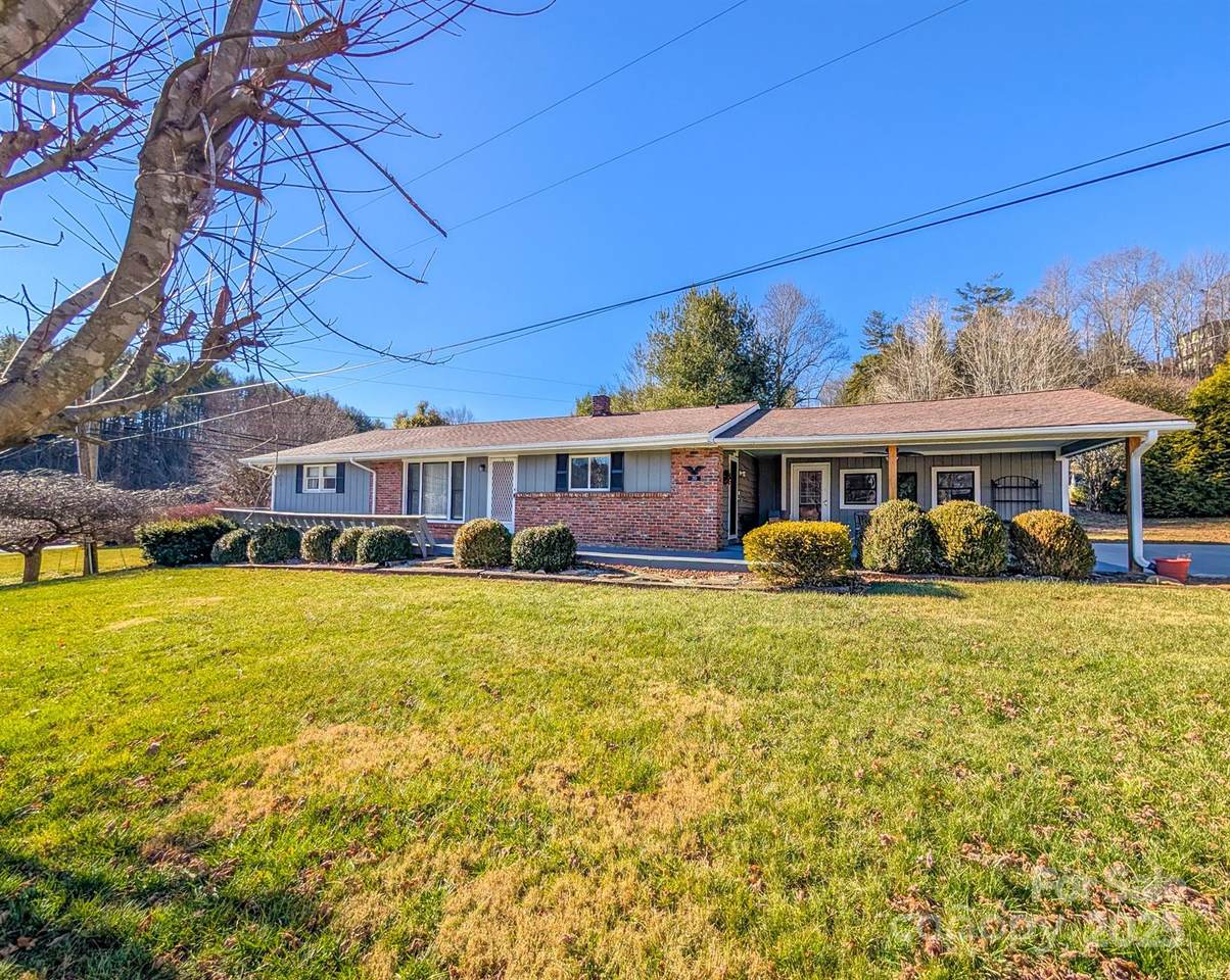 39 Hawthorne Lane - Photo 1