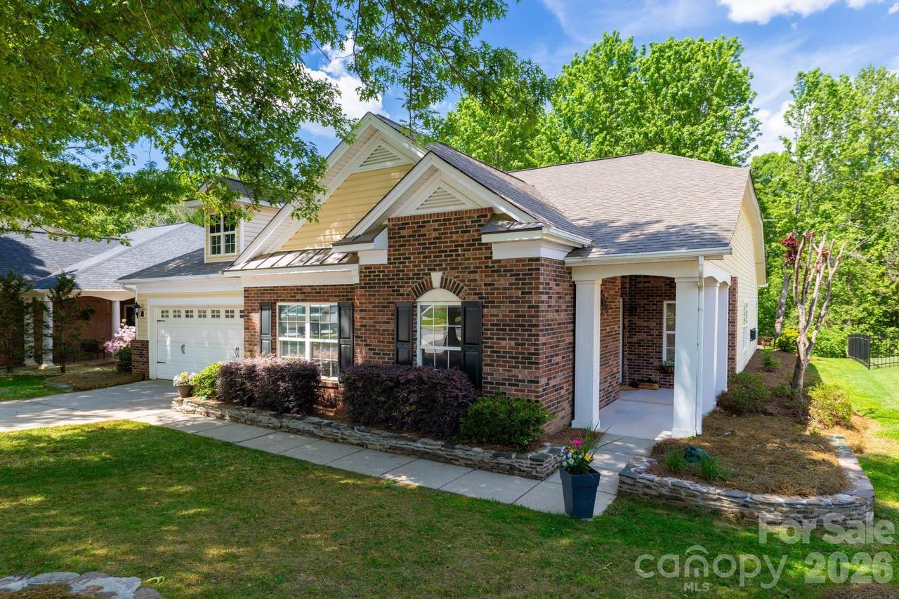 241 Loch Stone Street - Photo 1