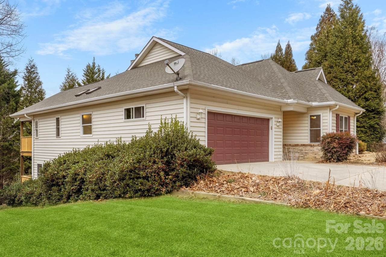 242 Carriage Summitt Way - Photo 1