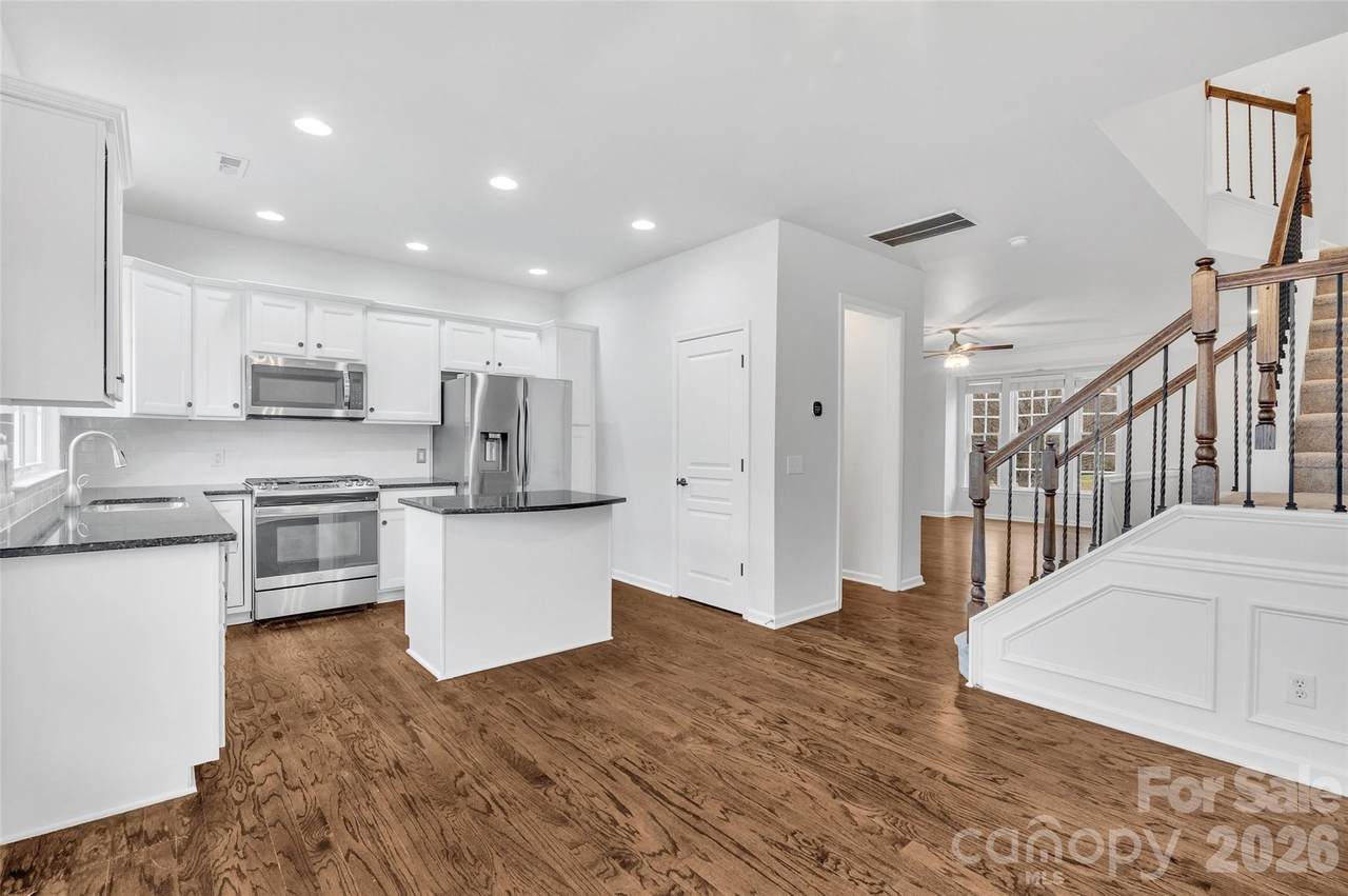 712 Passage Drive - Photo 1