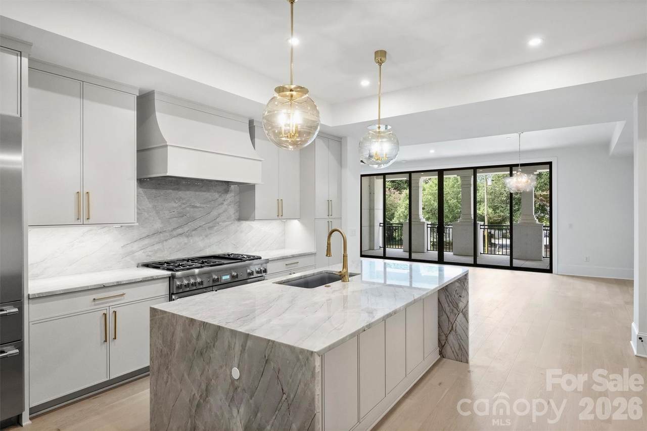 409 Queens Road - Photo 1