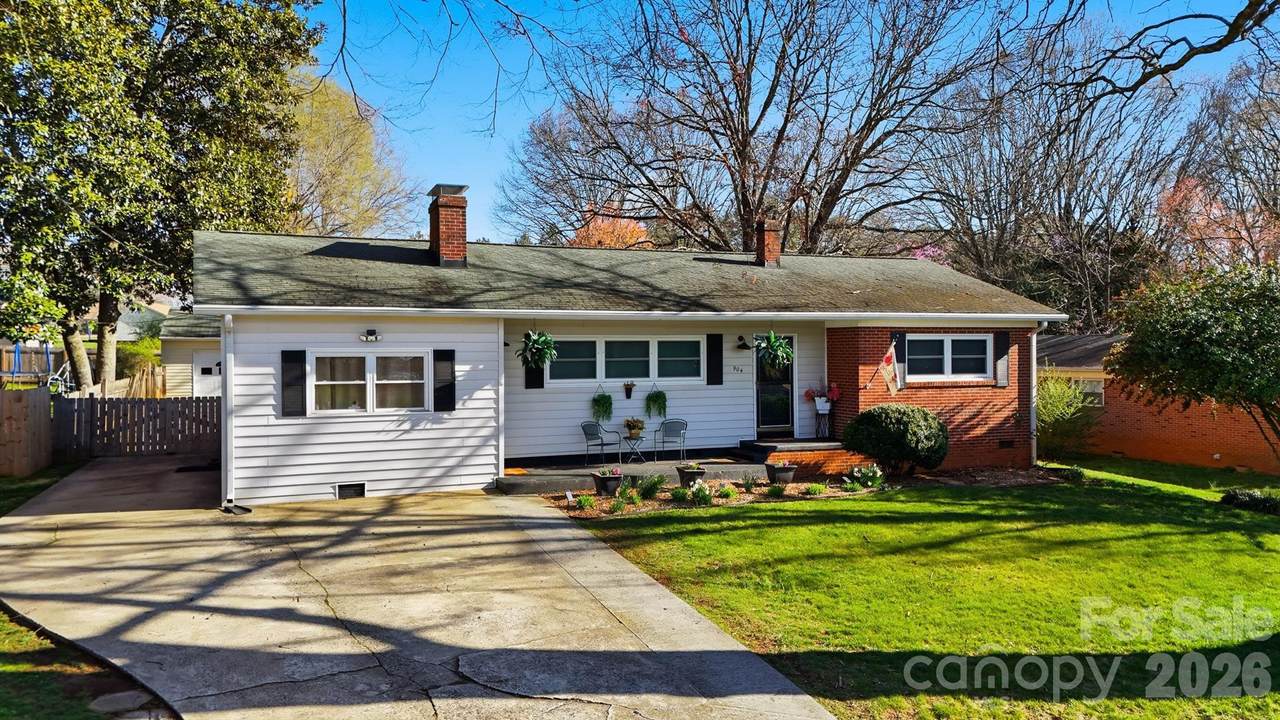 904 15th Street - Photo 1