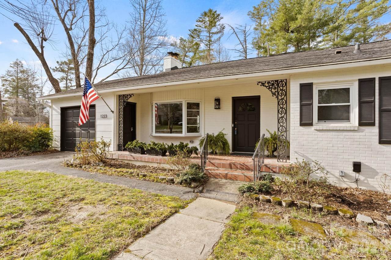 1223 Oakland Street - Photo 1