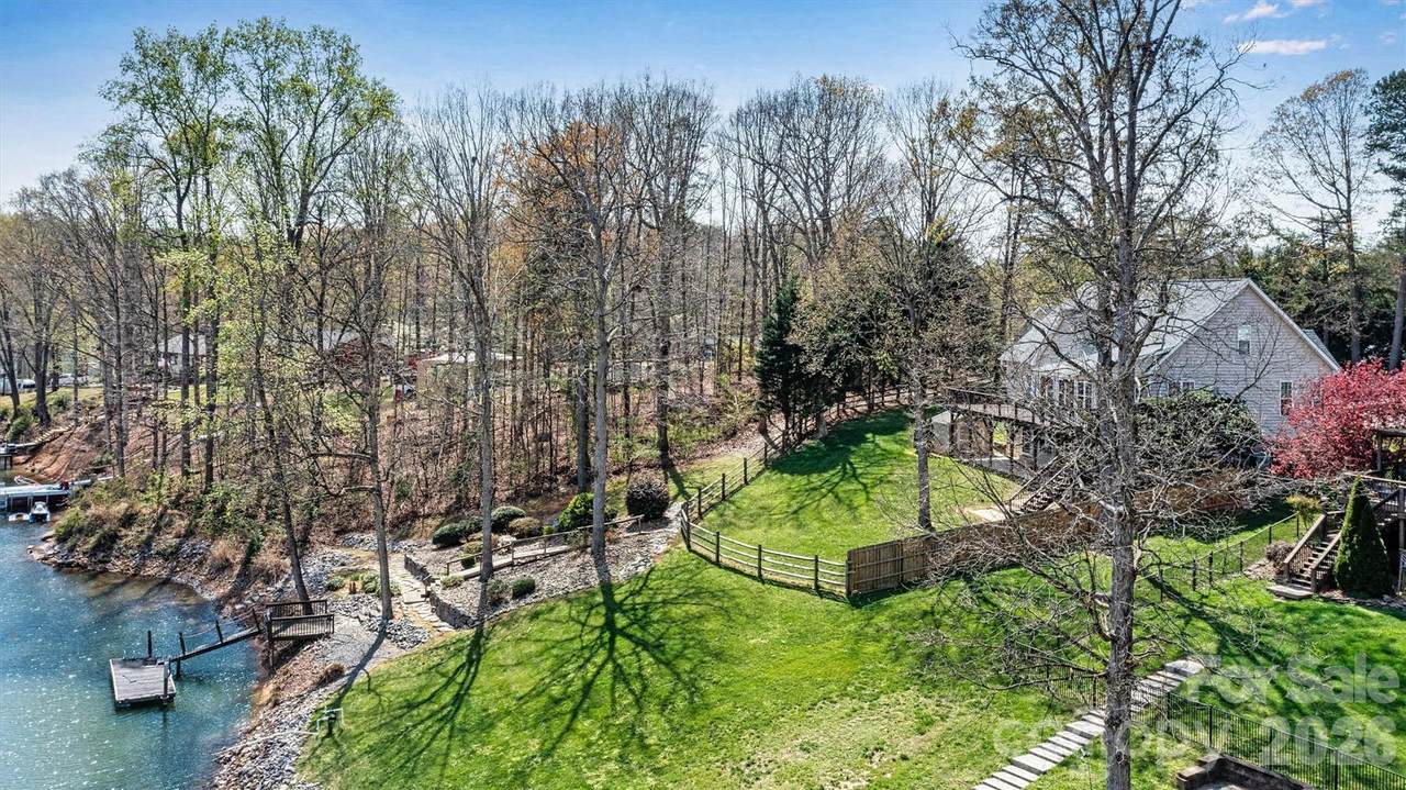 4586 Lynwood Road - Photo 1