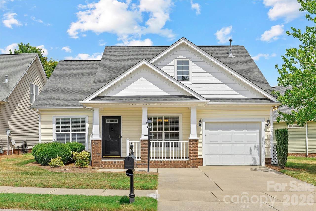 1017 Curry Way - Photo 1