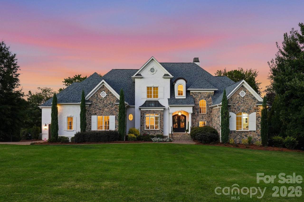 114 Cape Cod Way - Photo 1