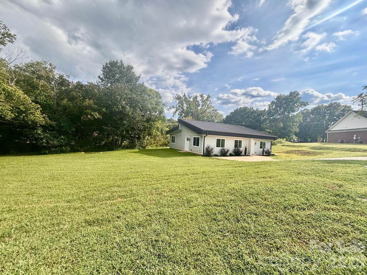 901 Linney Lane - Photo 1