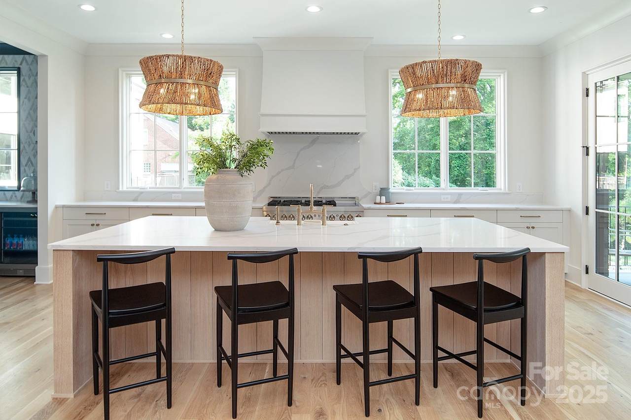 1214 Kings Drive - Photo 1