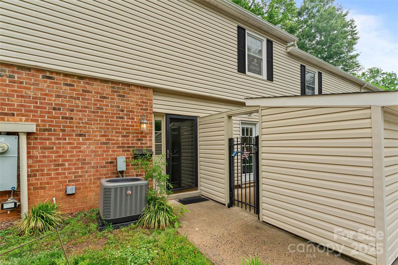 5929 Quail Hollow Road - Photo 1