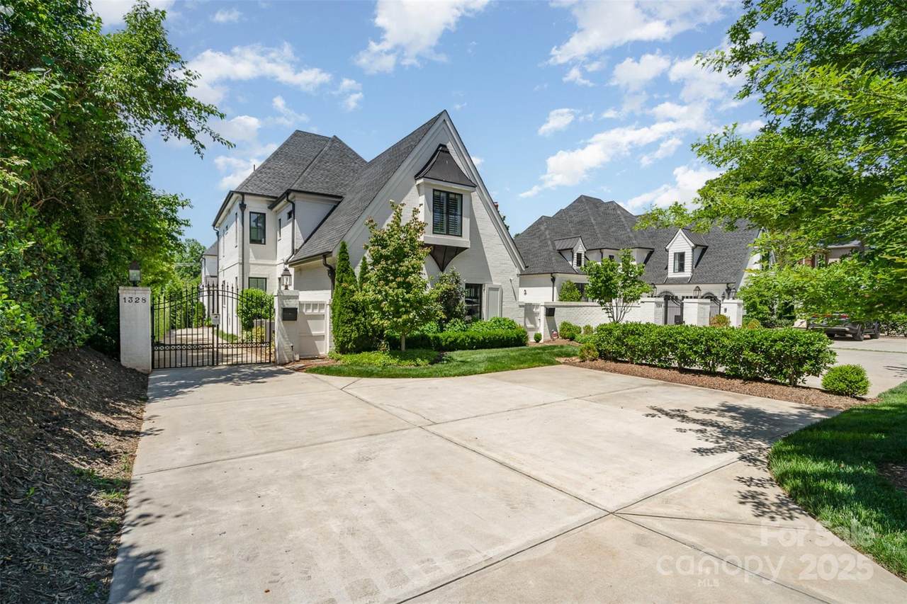 1328 Kings Drive - Photo 1
