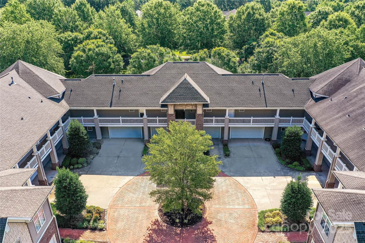 8925 Rosalyn Glen Road - Photo 1