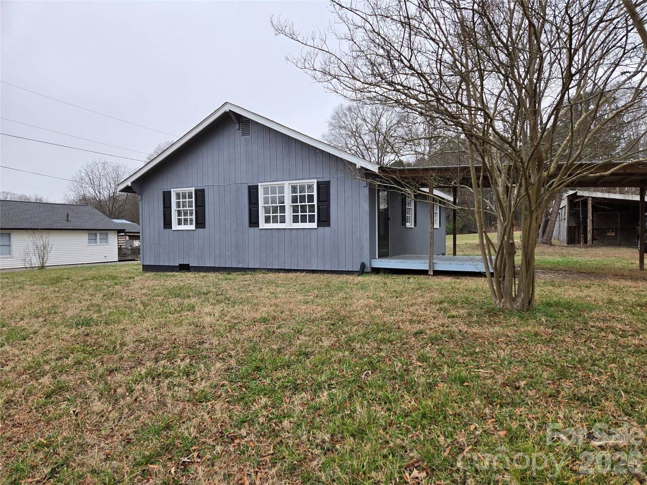 915 Chapel Street - Photo 1