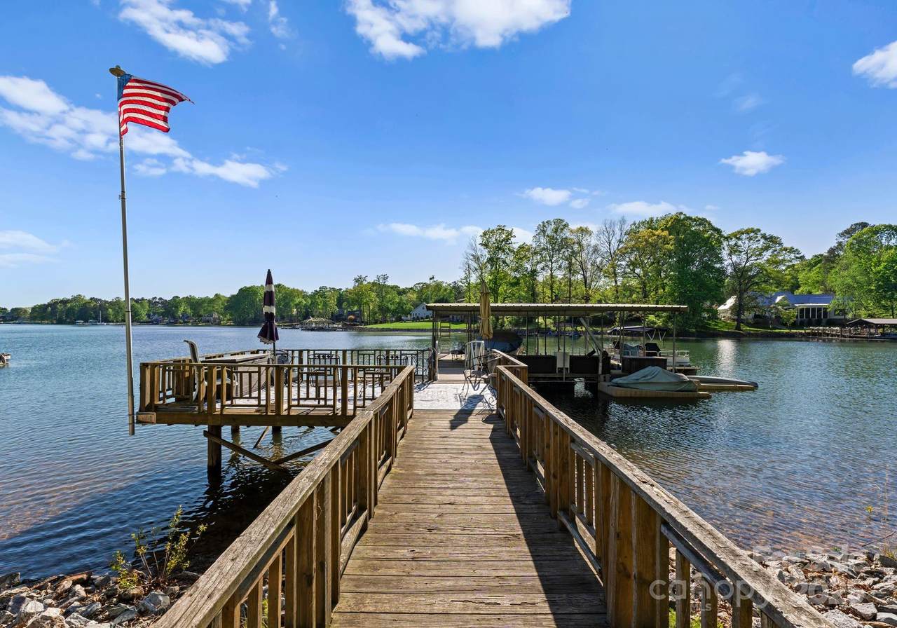 141 Baywatch Drive - Photo 1