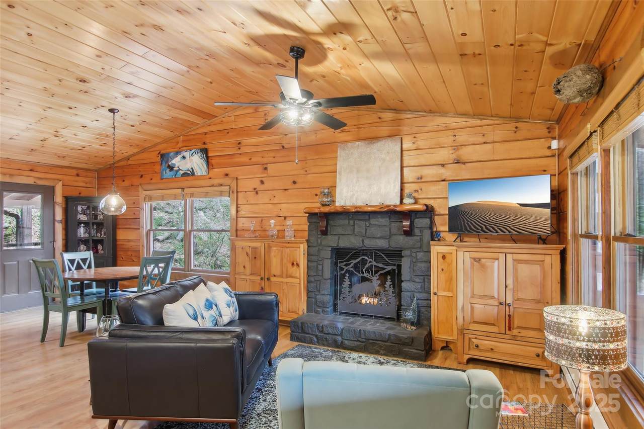 680 Creekside Drive - Photo 1