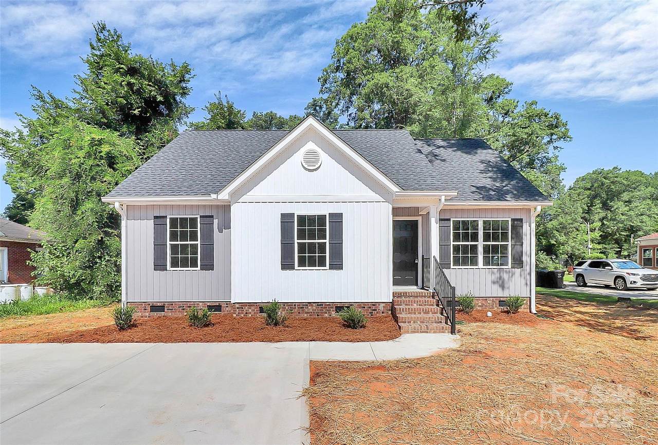 914 Saluda Street - Photo 1