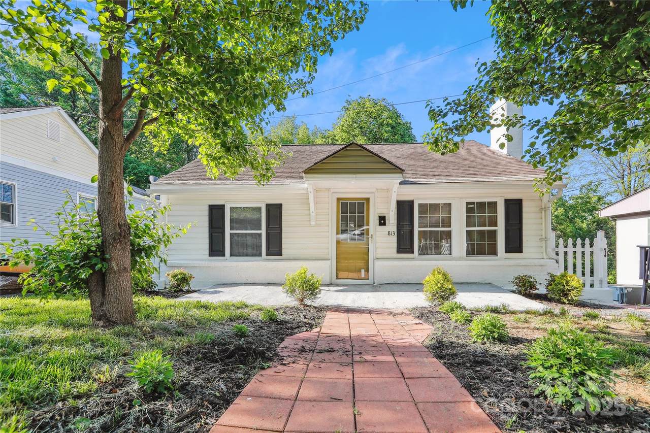 813 North Avenue - Photo 1