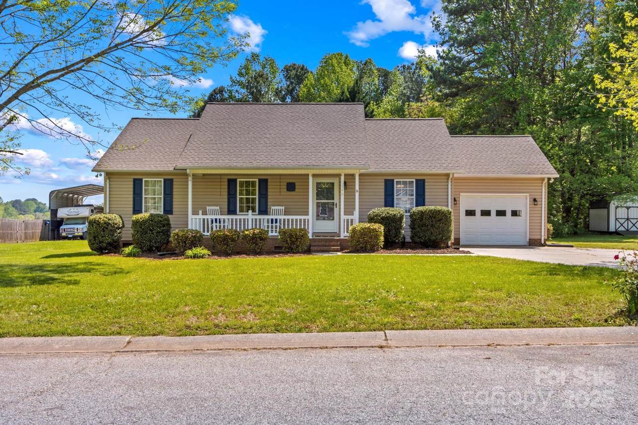 140 Hazelwood Drive - Photo 1