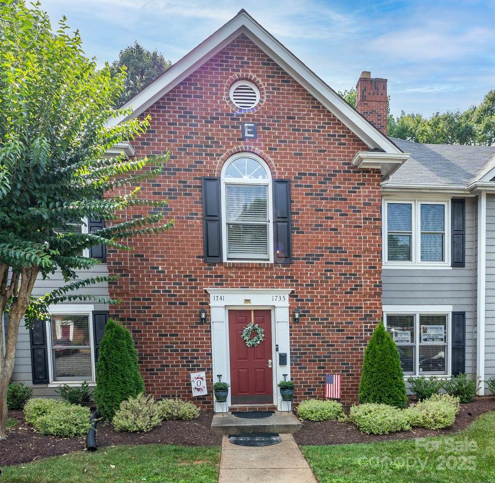 1735 Robinwood Road - Photo 1
