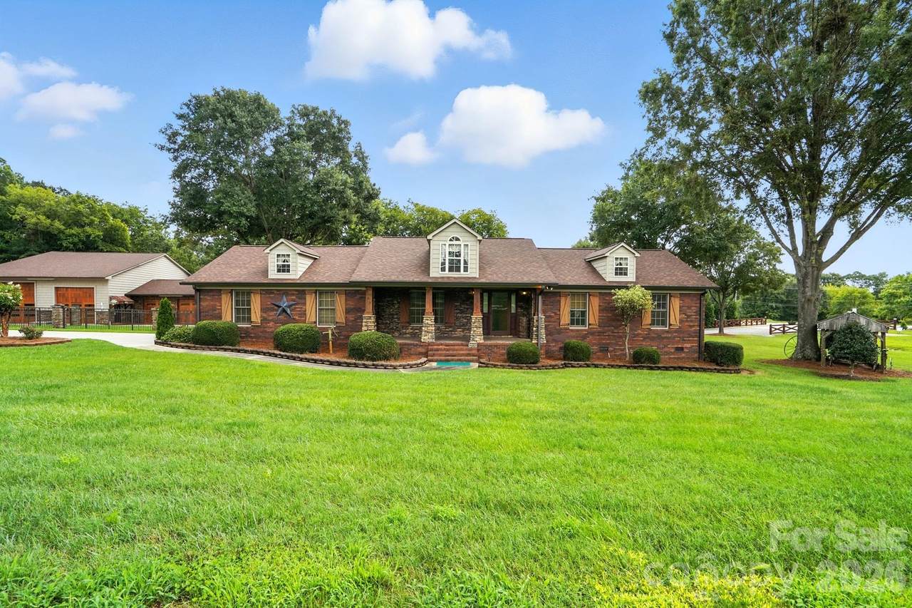 3369 Roberta Road - Photo 1