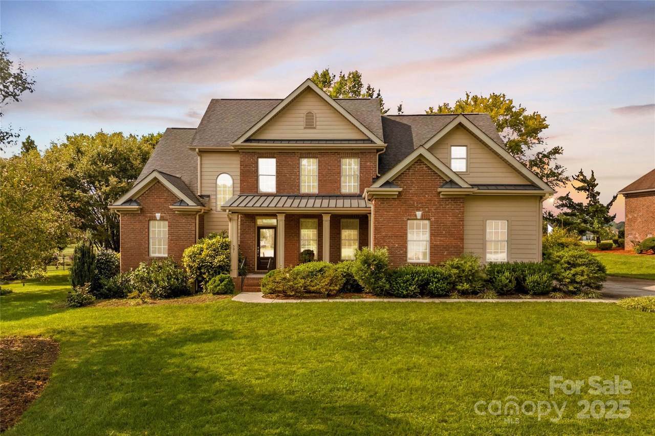 501 Muirfield Way - Photo 1