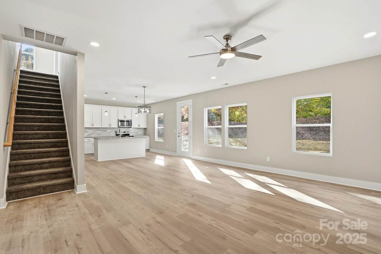 1699 Mission Oaks Street - Photo 1