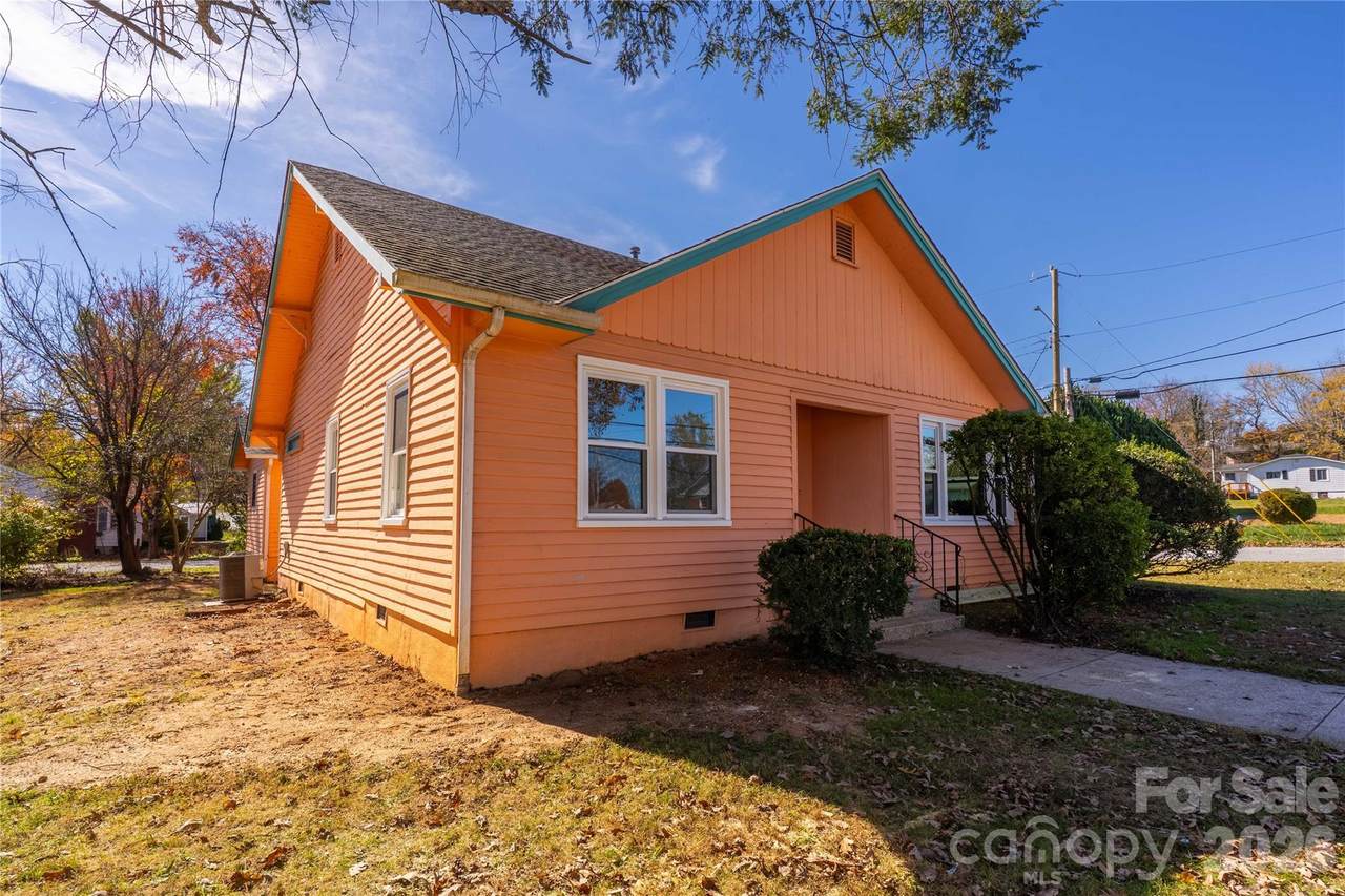422 Hebron Road - Photo 1