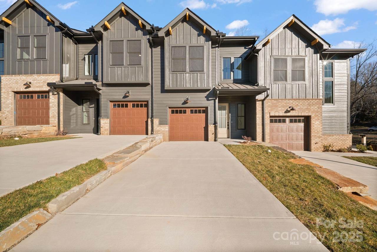 105 Collin Place - Photo 1